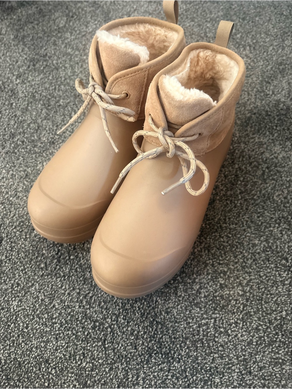 UGG Chestnut Lace-Up Waterproof Winter Boots